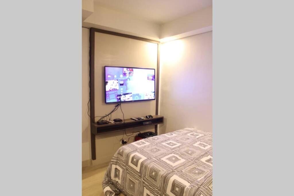A2J Luxury Bgc Balcony Suite Near Sm Aura Taguig マニラ市 エクステリア 写真