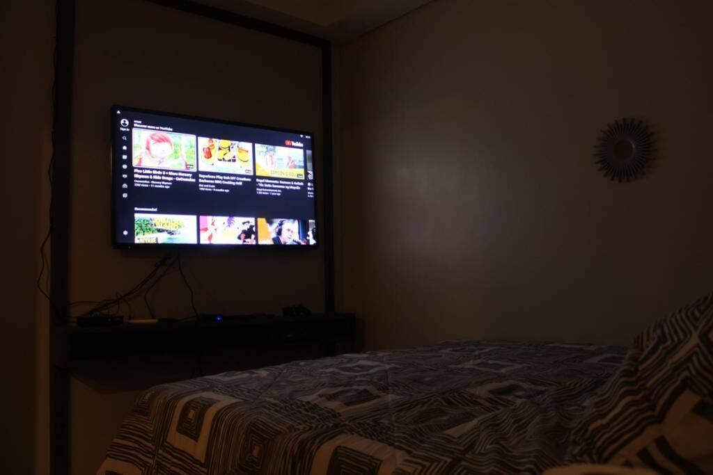 A2J Luxury Bgc Balcony Suite Near Sm Aura Taguig マニラ市 エクステリア 写真